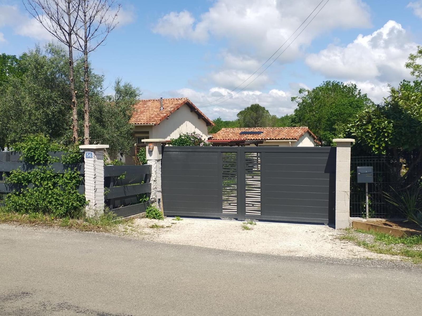 Privatunterkunft Agreable D' Avec Acces Piscine Septfonds